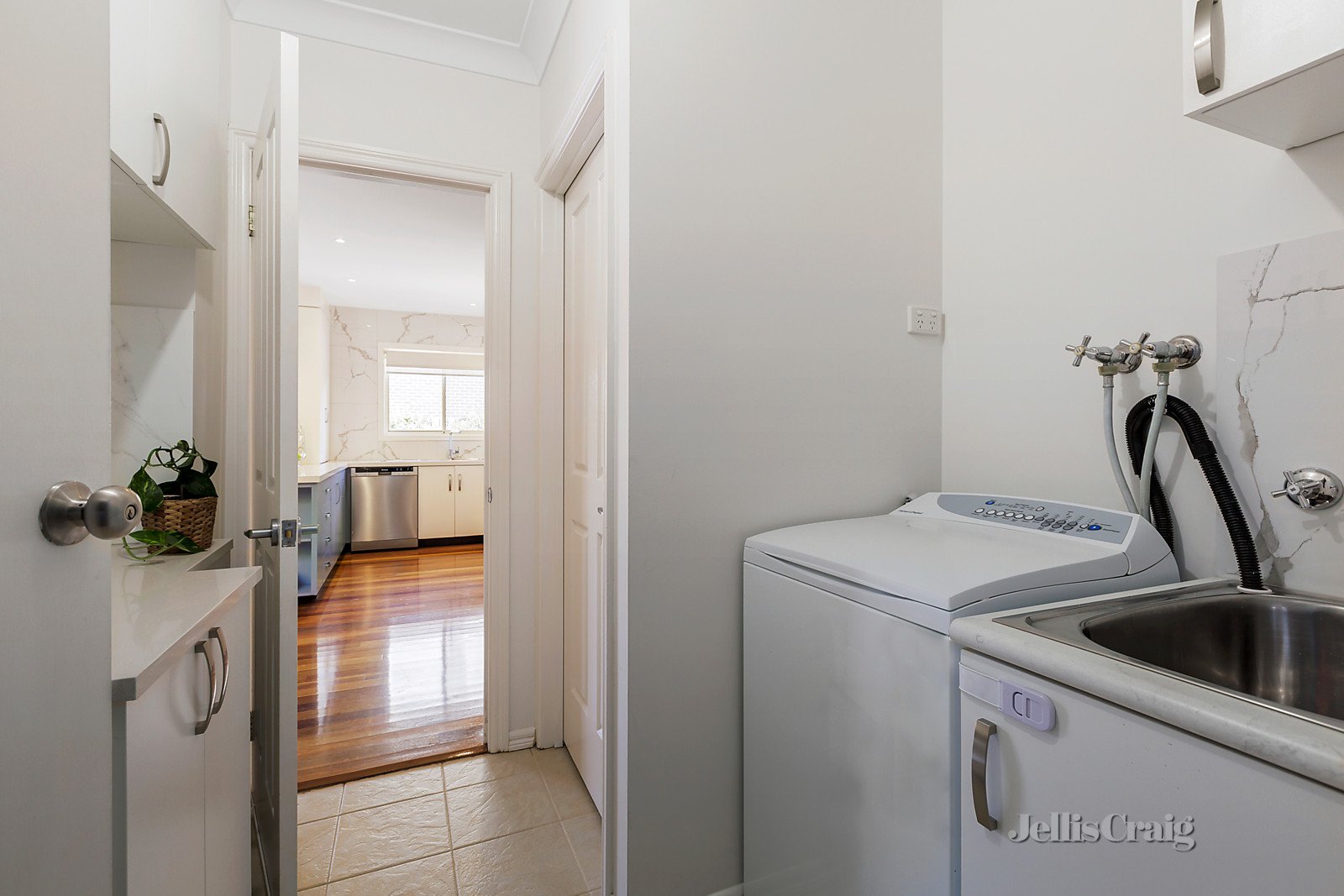 1/24 Kitchener Road, Pascoe Vale image 9