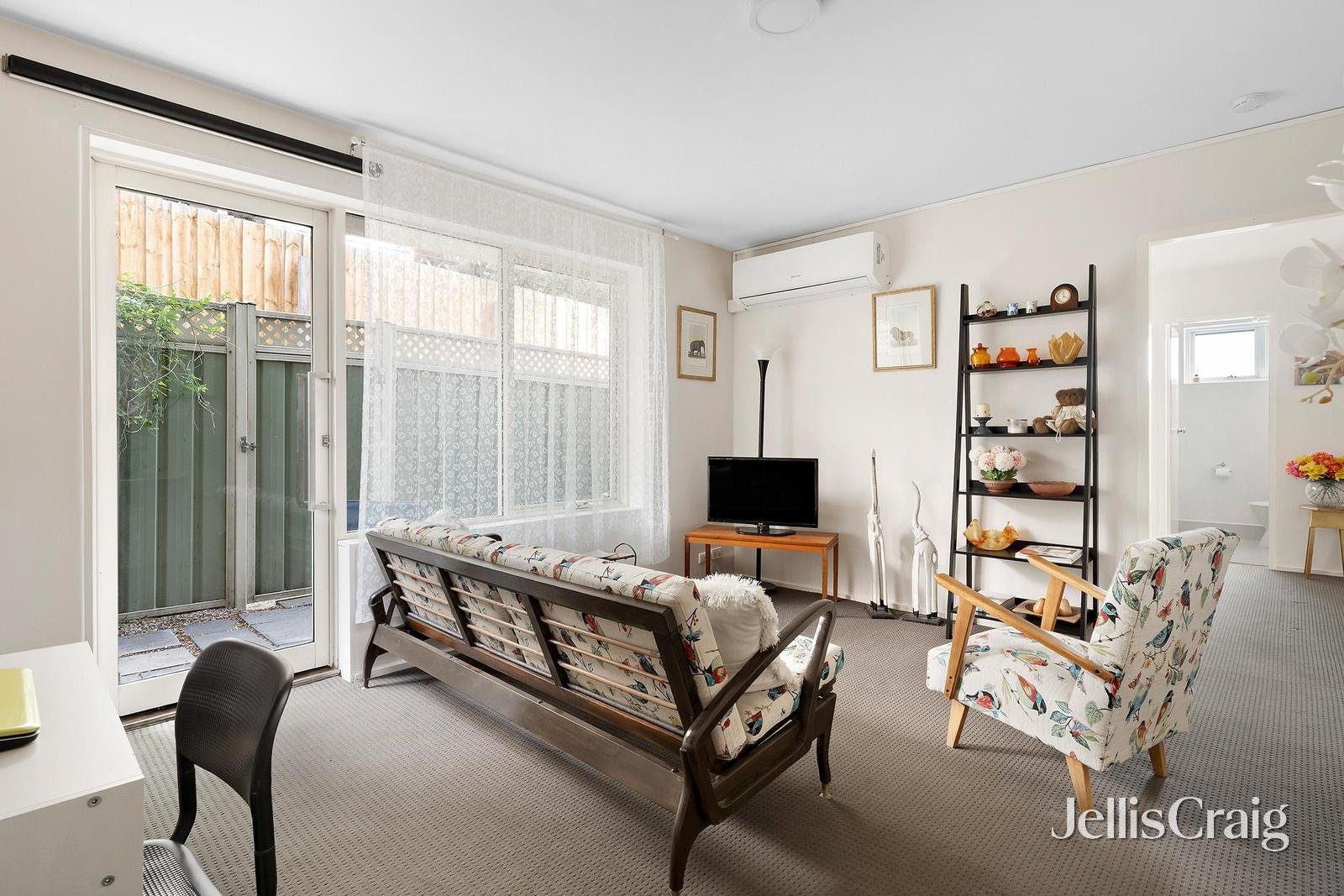 1/24 Ormond Road, Ascot Vale image 2