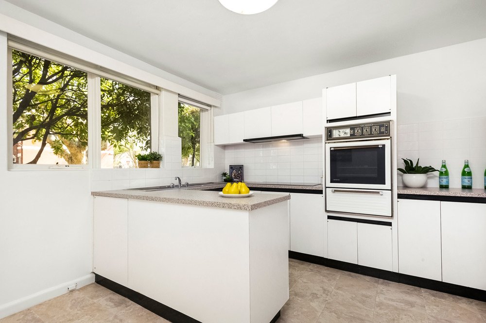 1/24 Park Street, St Kilda West image 2