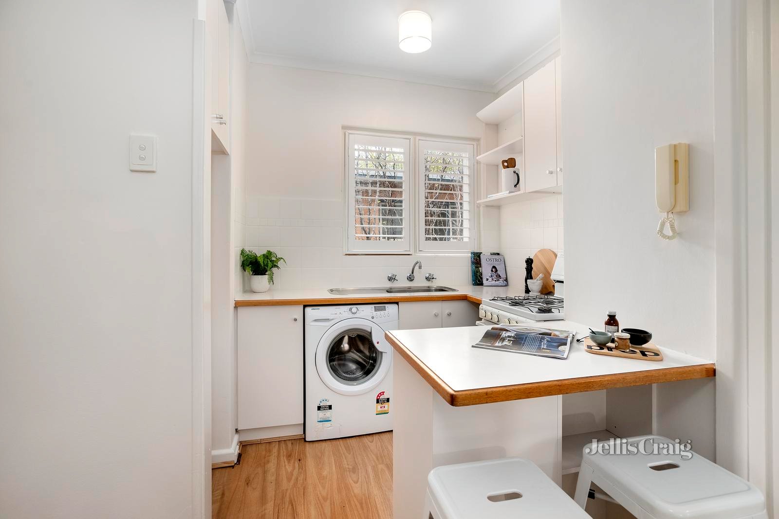 12/4 Ruskin Street, Elwood image 4