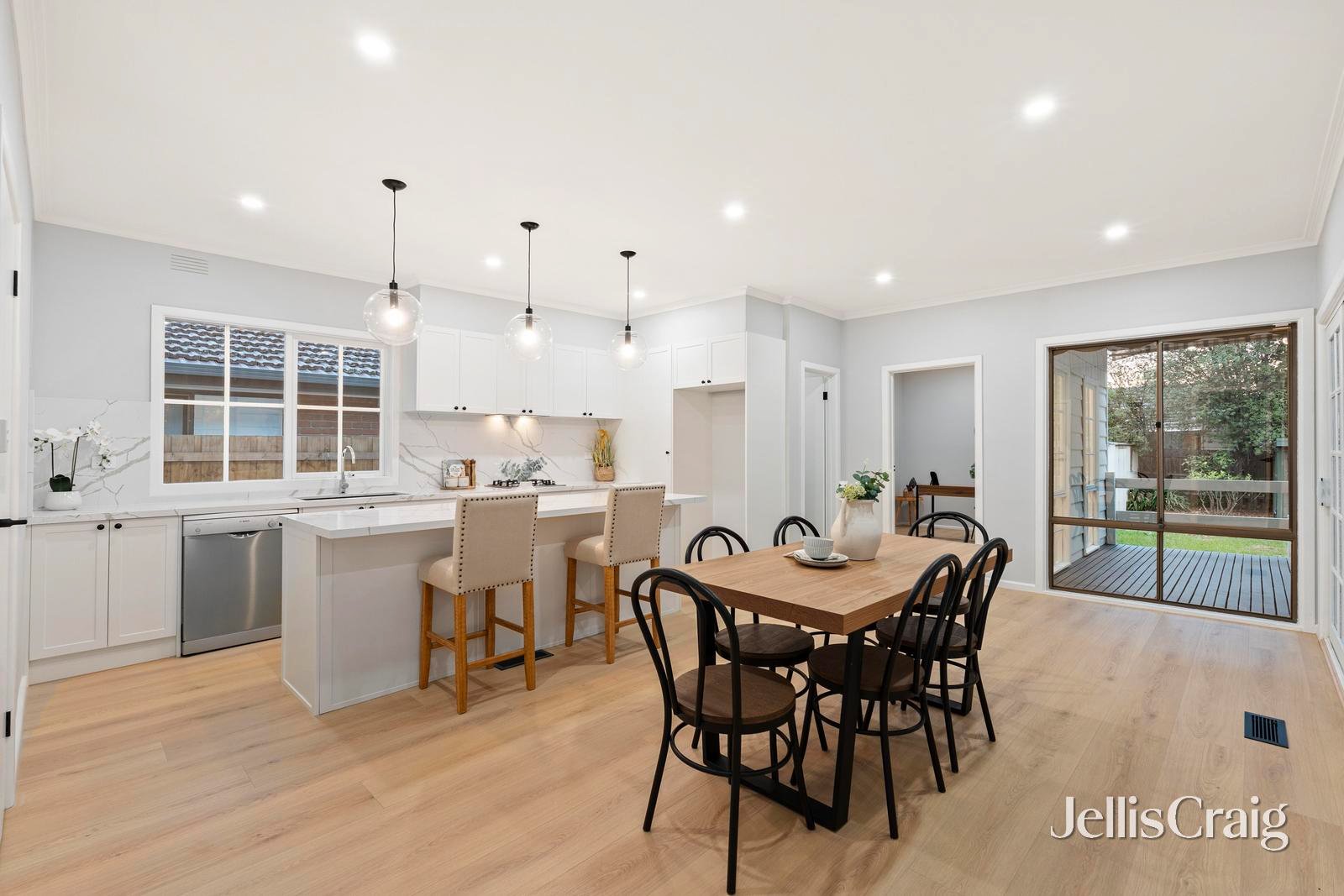 124 Wantirna Road, Ringwood image 4