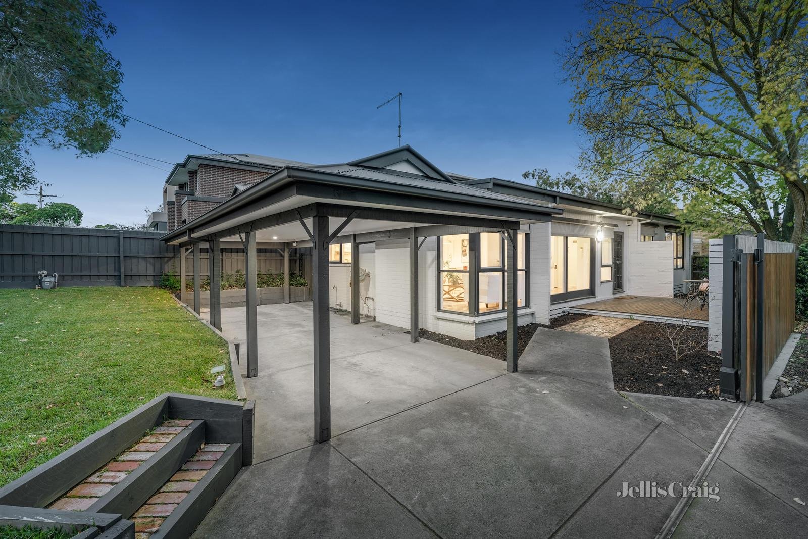 1/24 Westwood Drive, Bulleen image 2