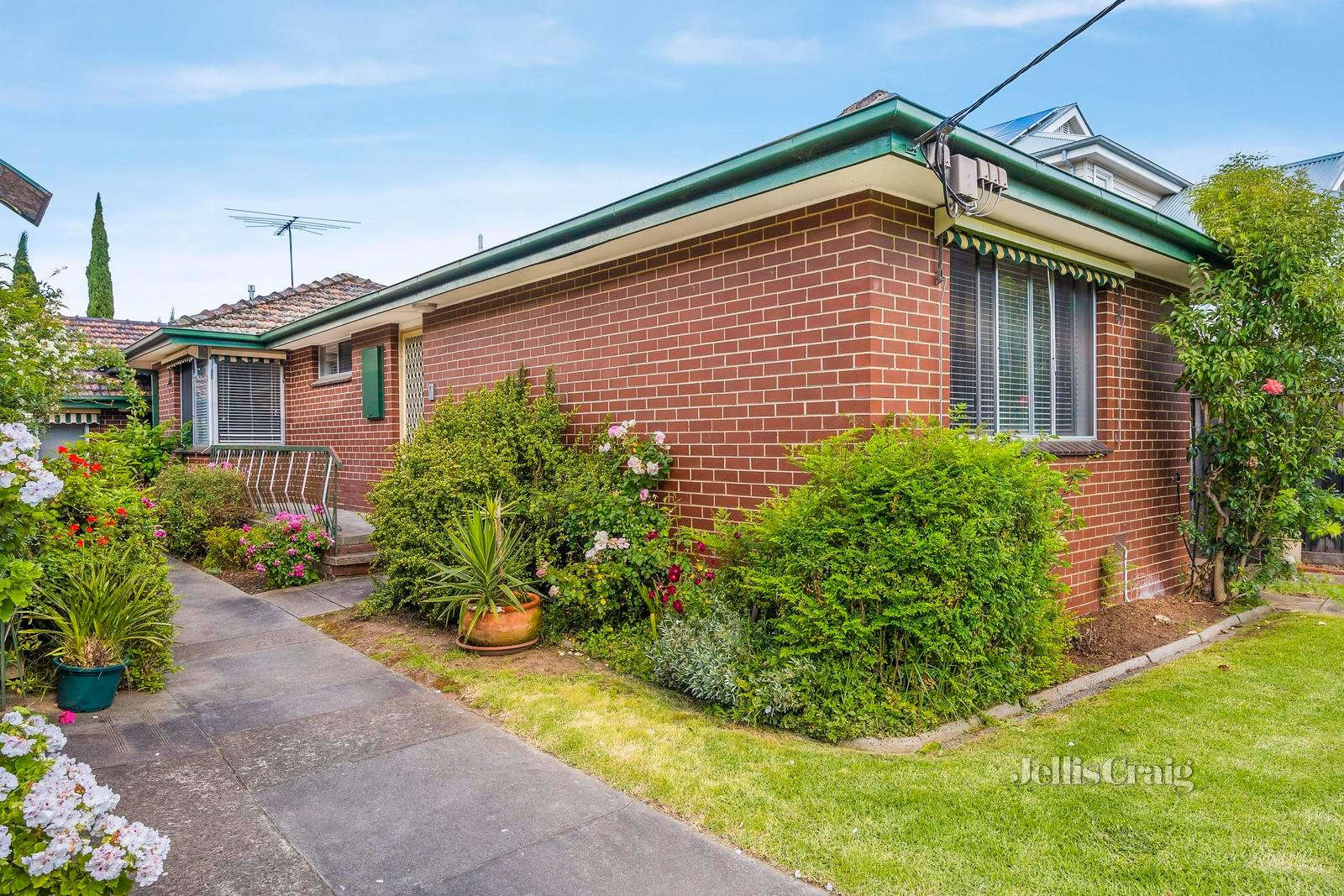 1/24 Wright Street, Essendon image 1