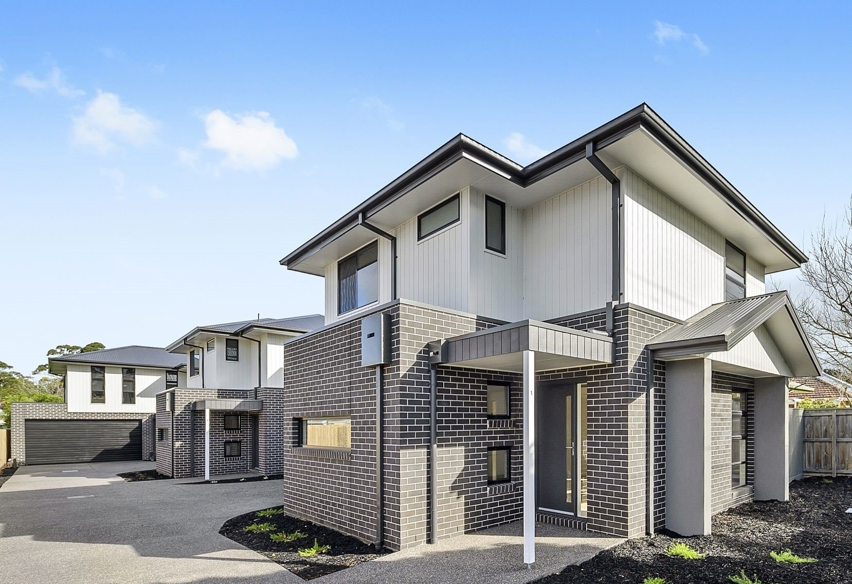 1/241 Roslyn Road, Highton image 1