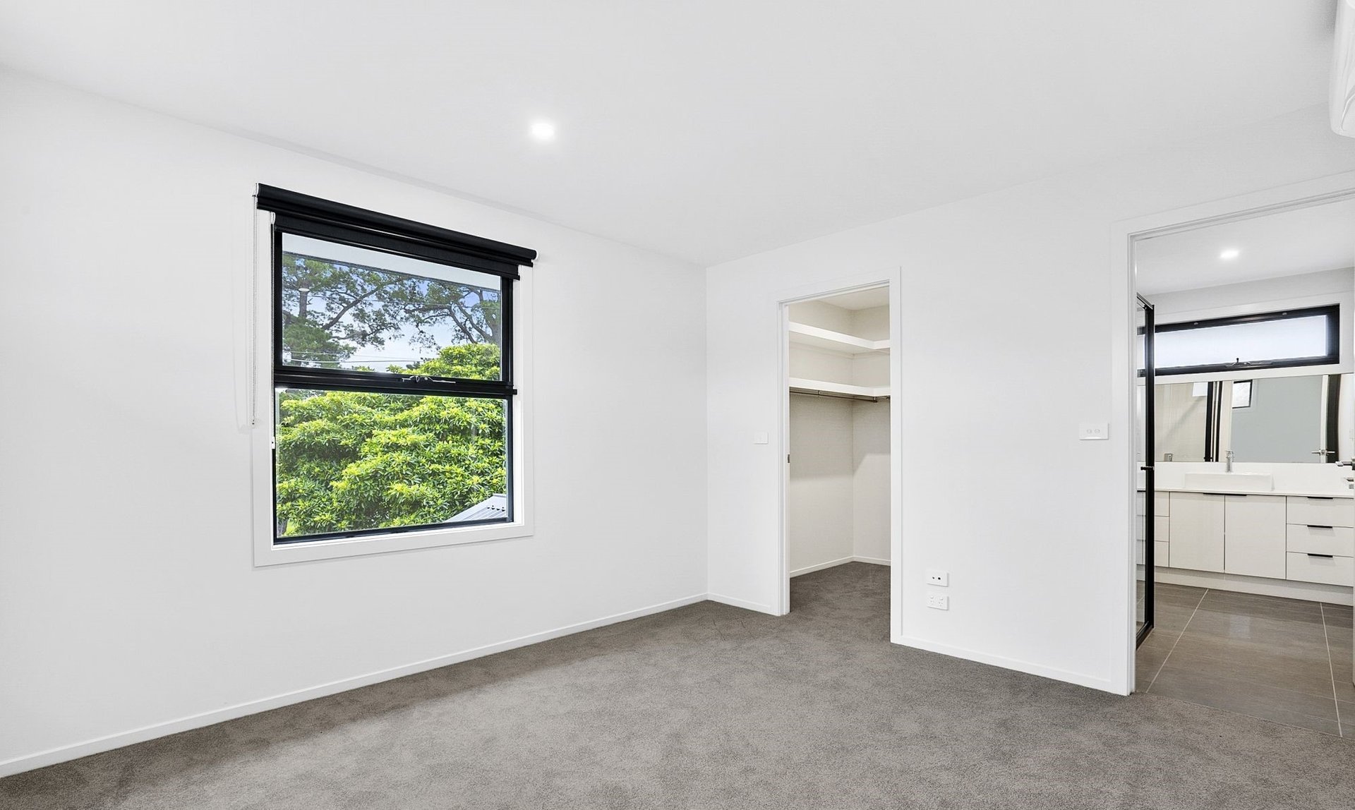 1/241 Roslyn Road, Highton image 4