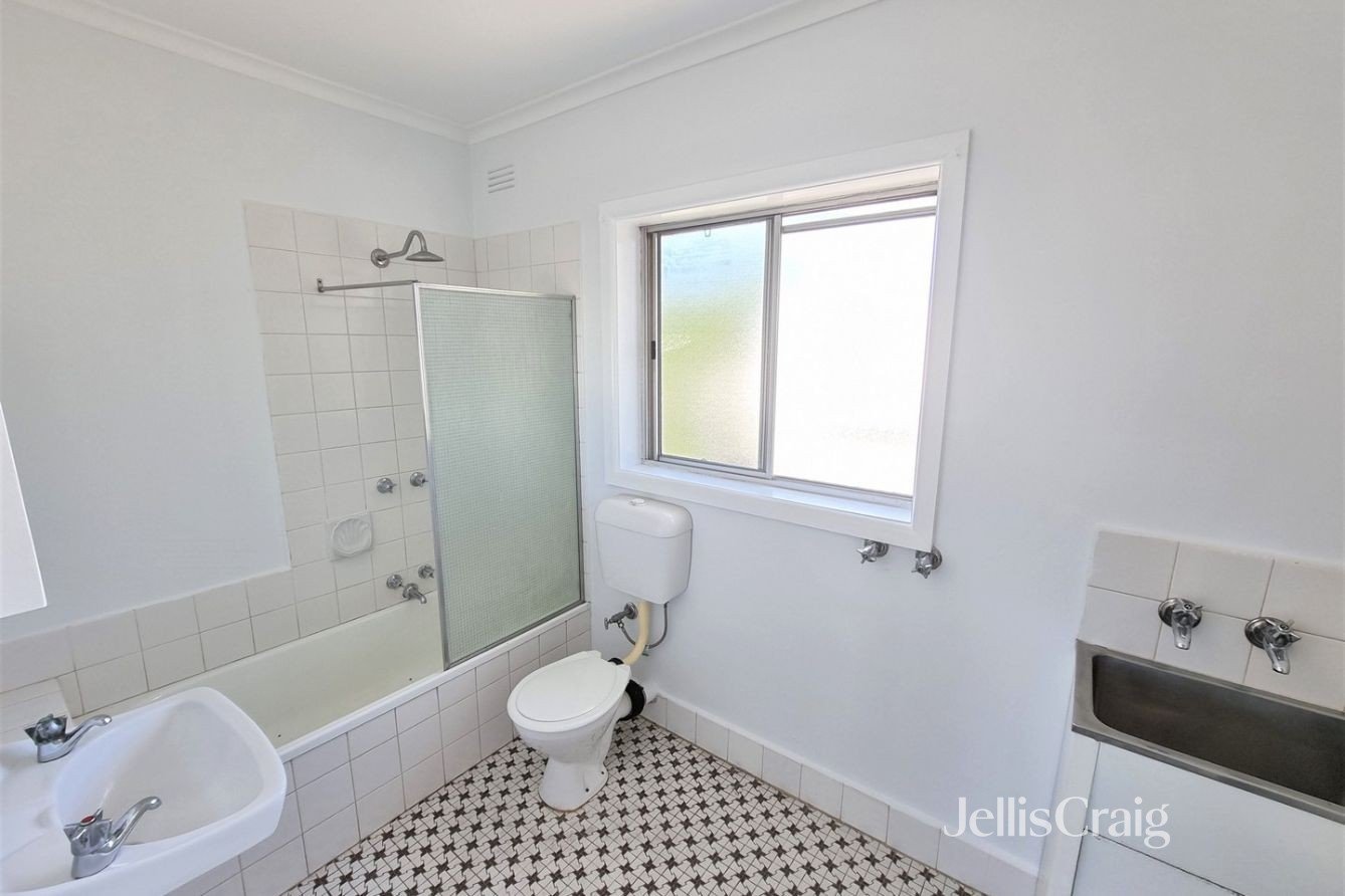 1/242 Clarke Street, Northcote image 4