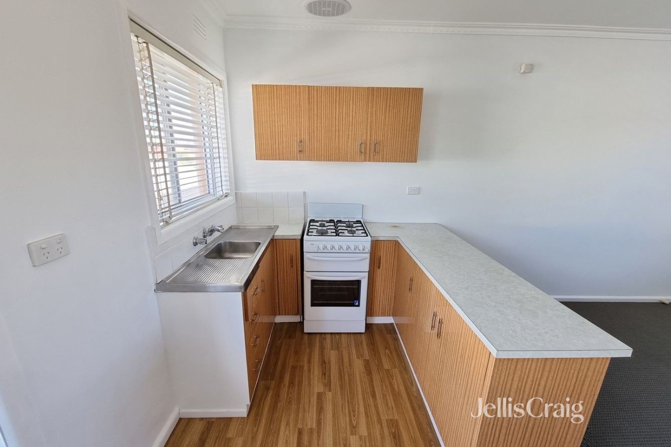 1/242 Clarke Street, Northcote image 2