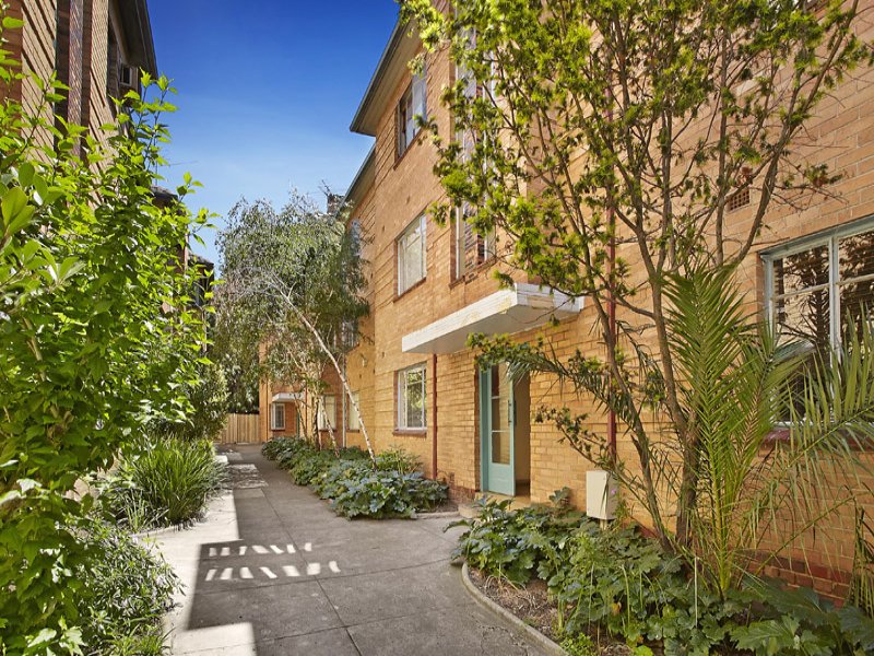 12/49 Acland Street, St Kilda image 1