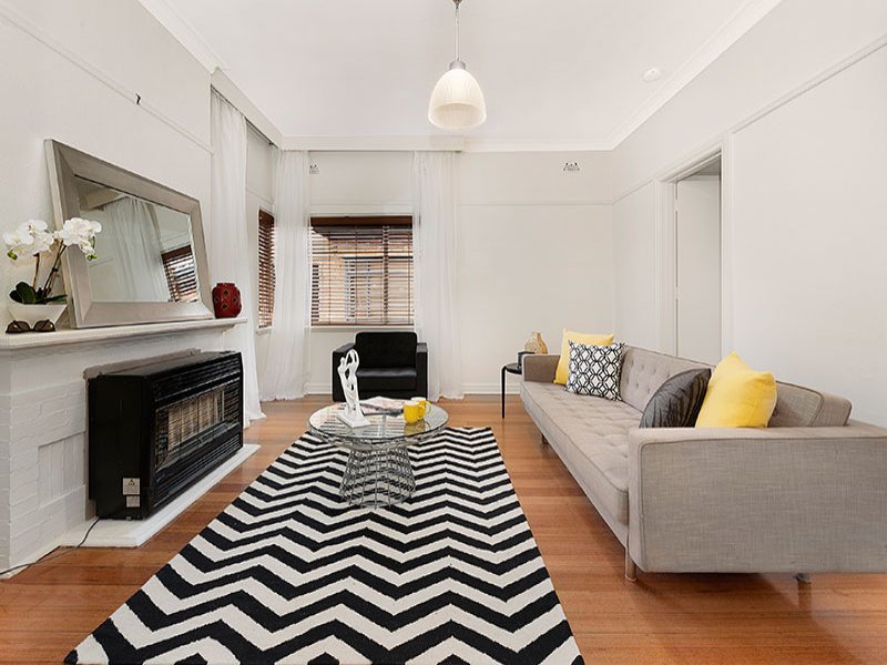 12/49 Acland Street, St Kilda image 2