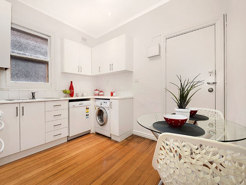 12/49 Acland Street, St Kilda image 3