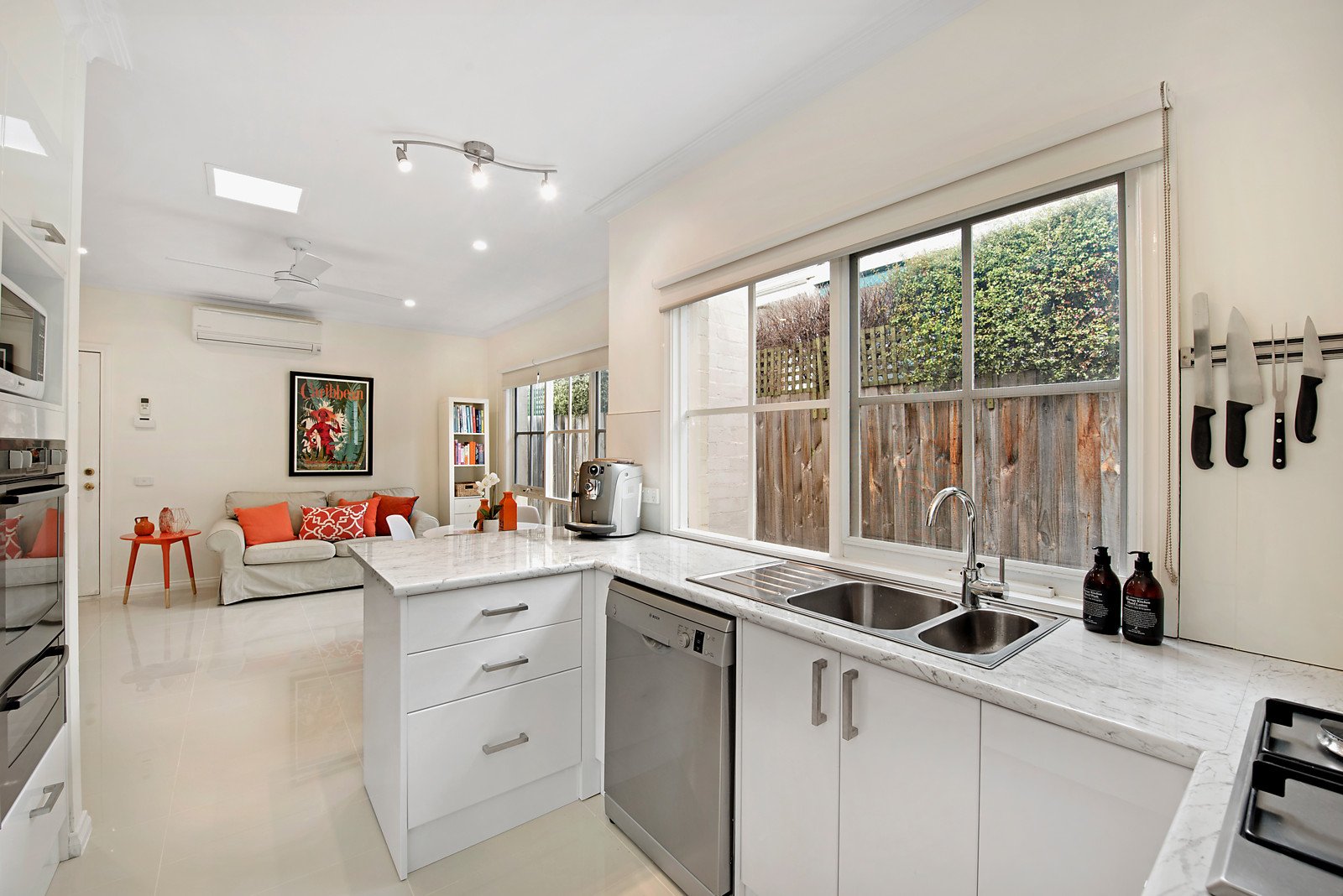 1/25 Albury Road, Balwyn North image 2