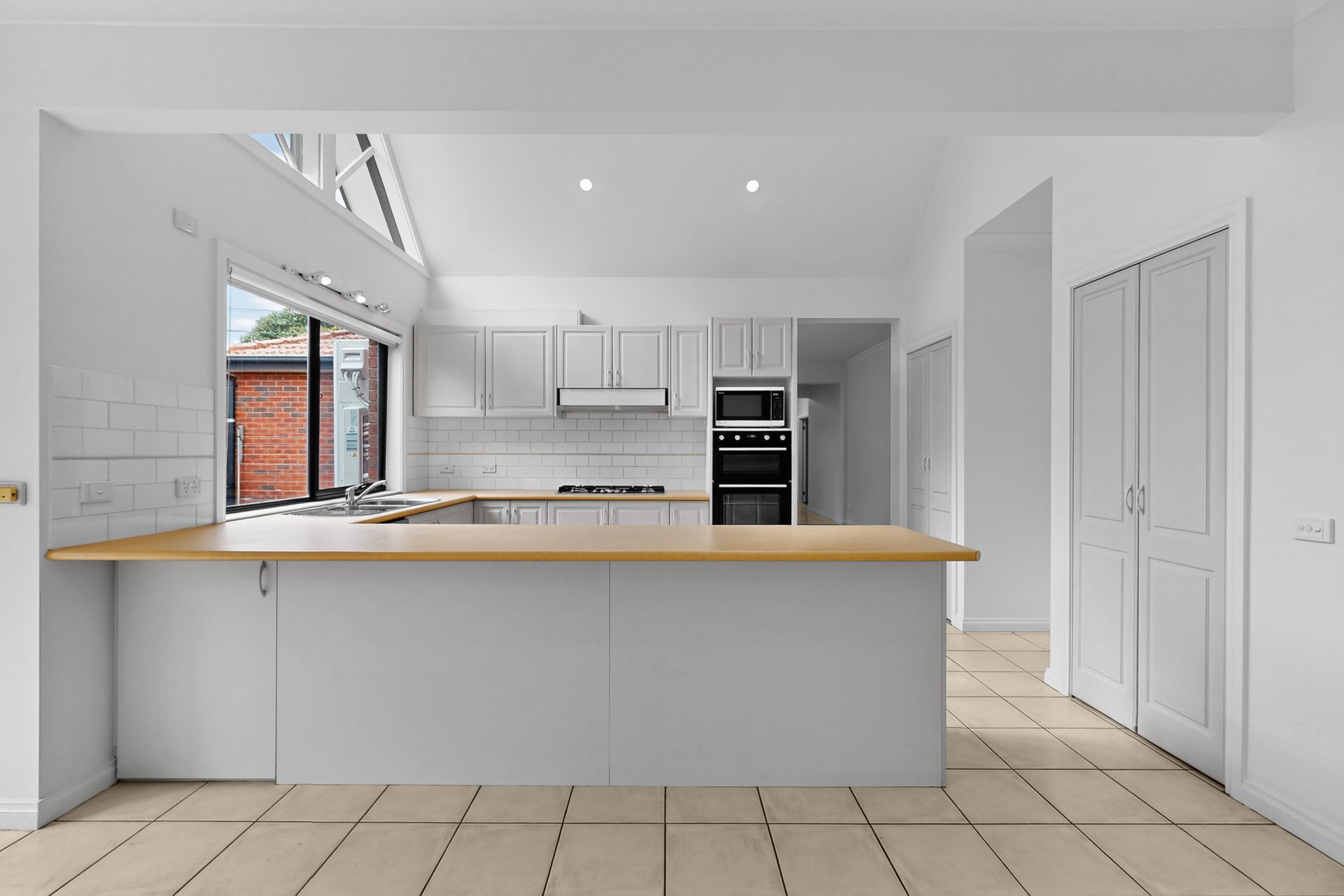 1/25 Clyde Street, Kew East image 4