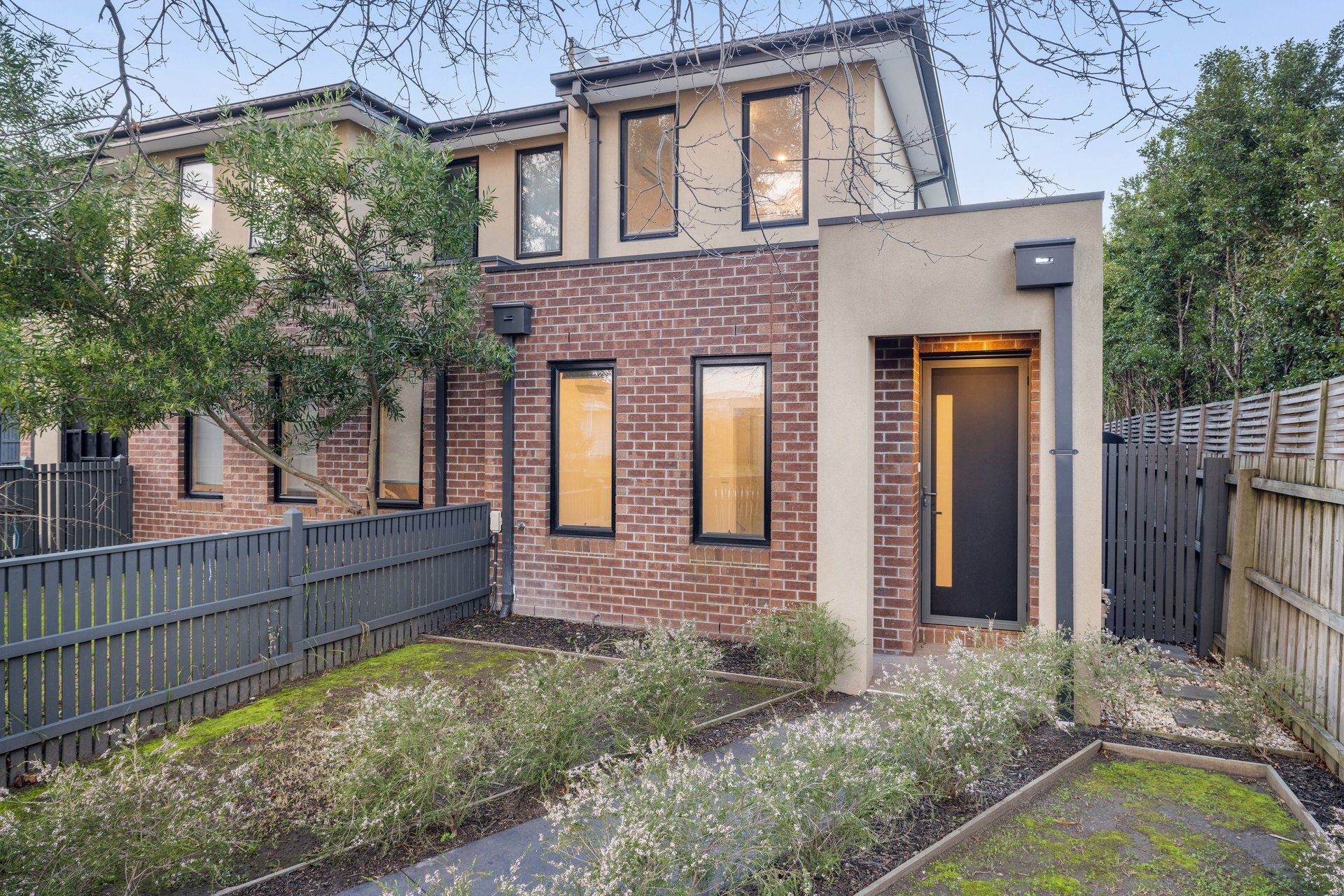 1/25 Dixon Grove, Blackburn image 1
