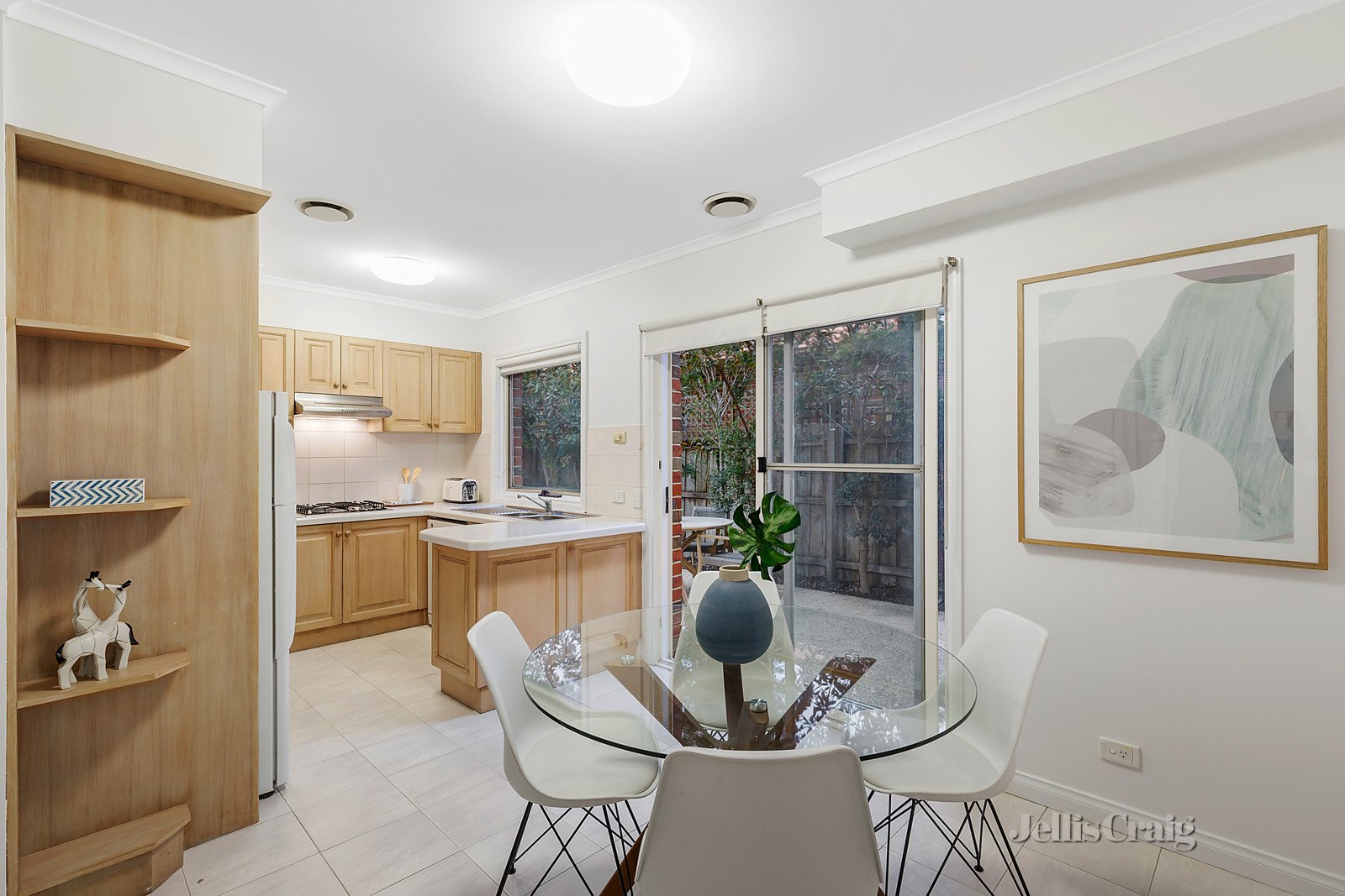 1/25 El Nido Grove, Carnegie image 3