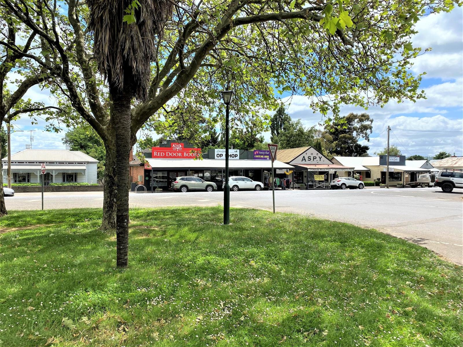 125 LancefieldTooborac Road, Lancefield image 5