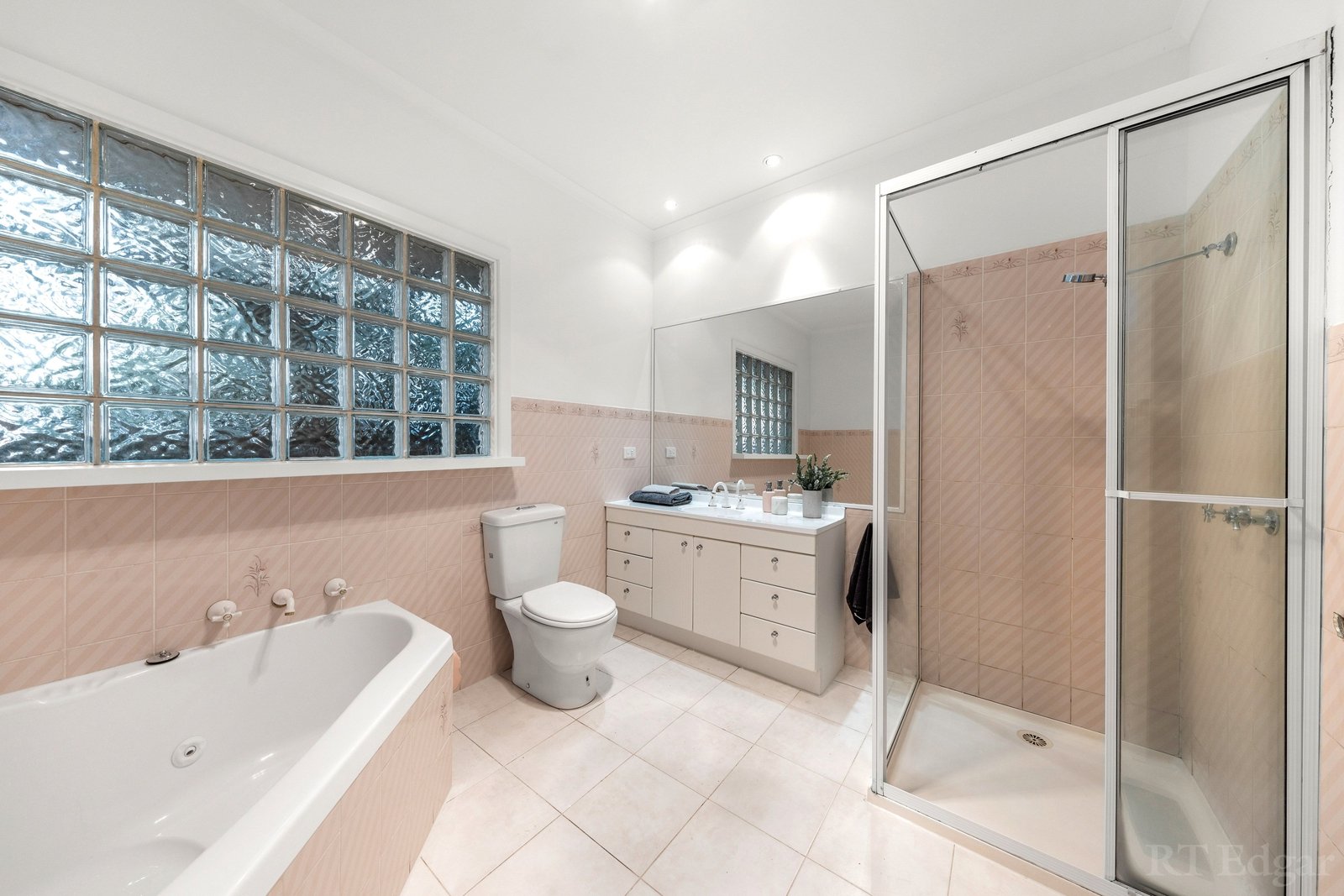 Property Gallery Thumbnail 8