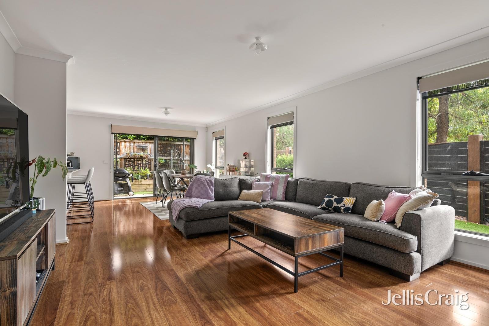 125 Spriggs Drive, Croydon image 2