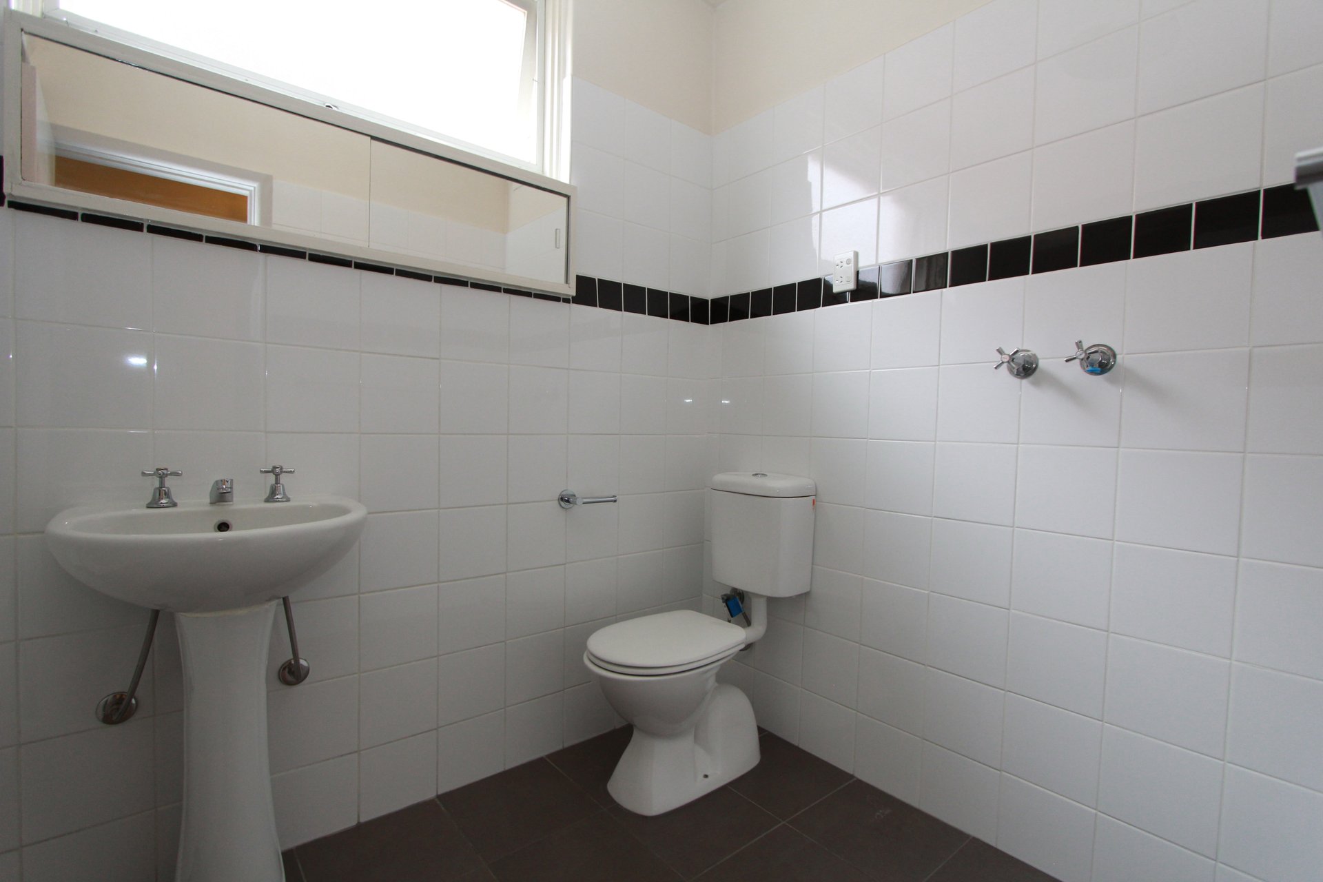 Property Gallery Thumbnail 8