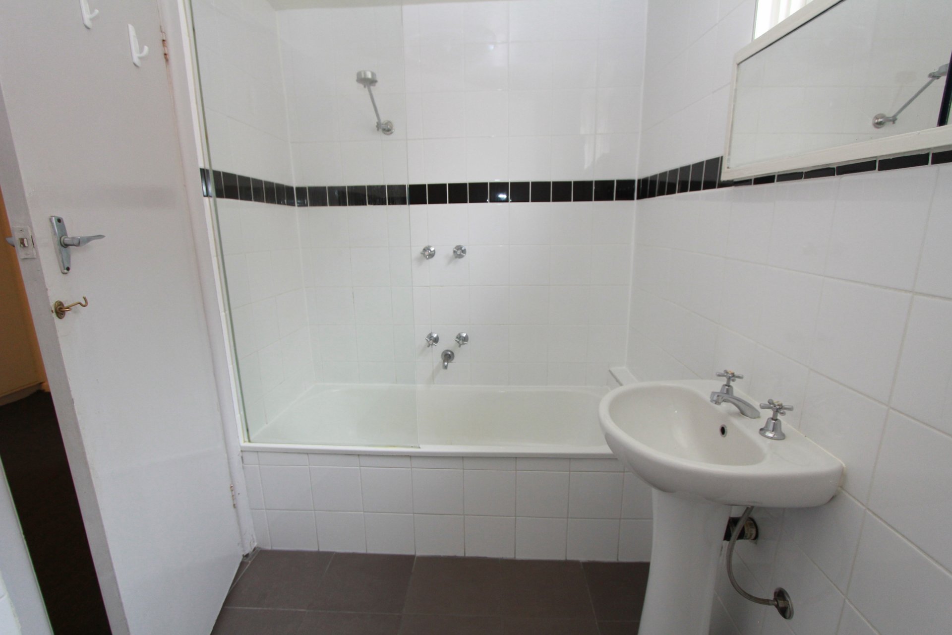 Property Gallery Thumbnail 9