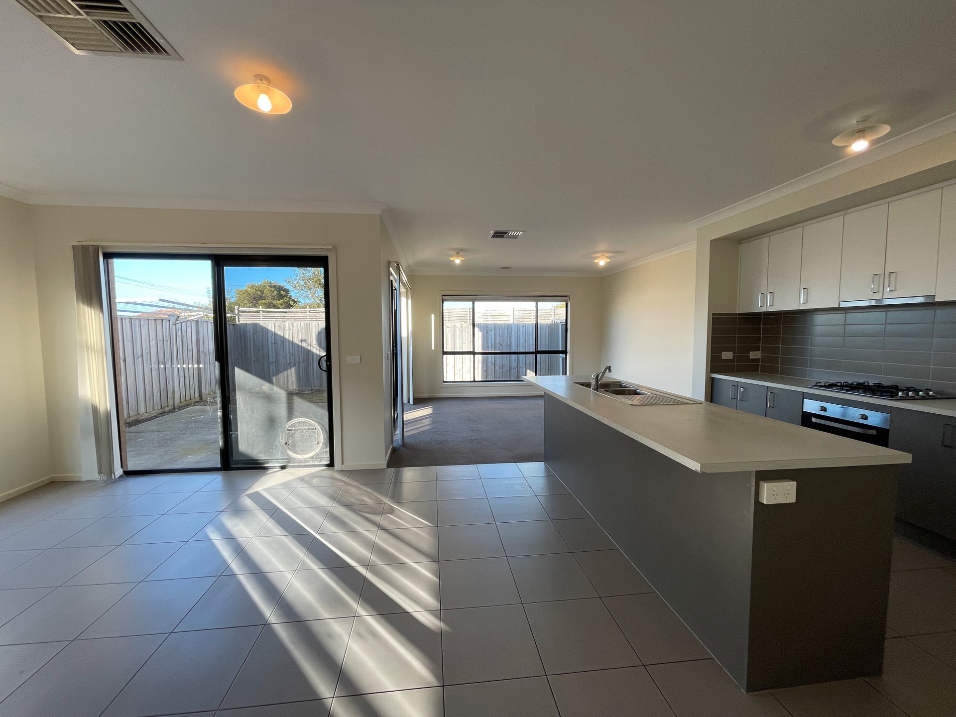 125 Wurrook Circuit, North Geelong image 4