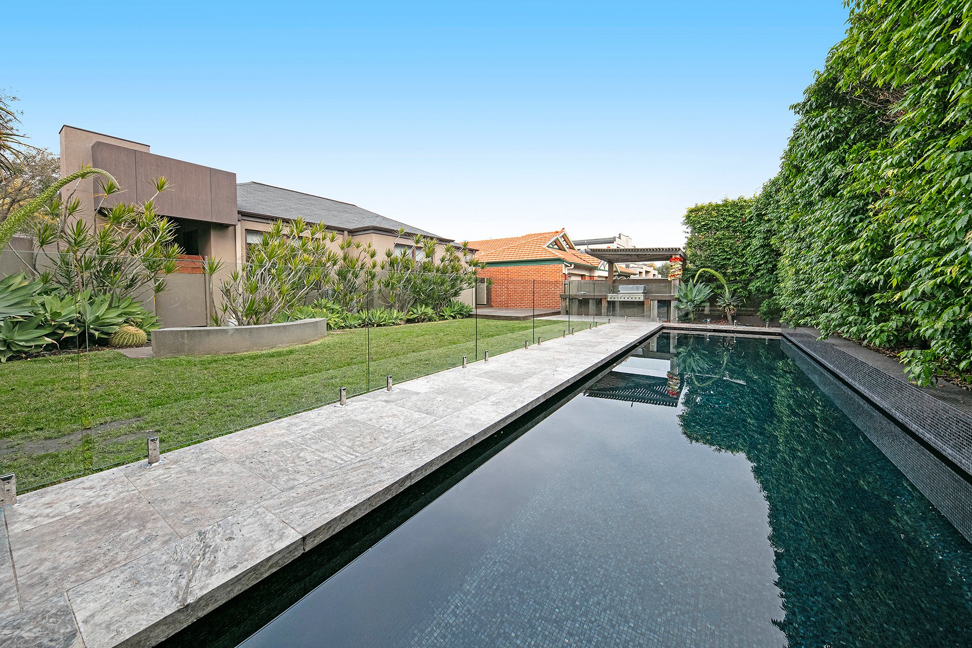1 / 252 South Road Brighton East