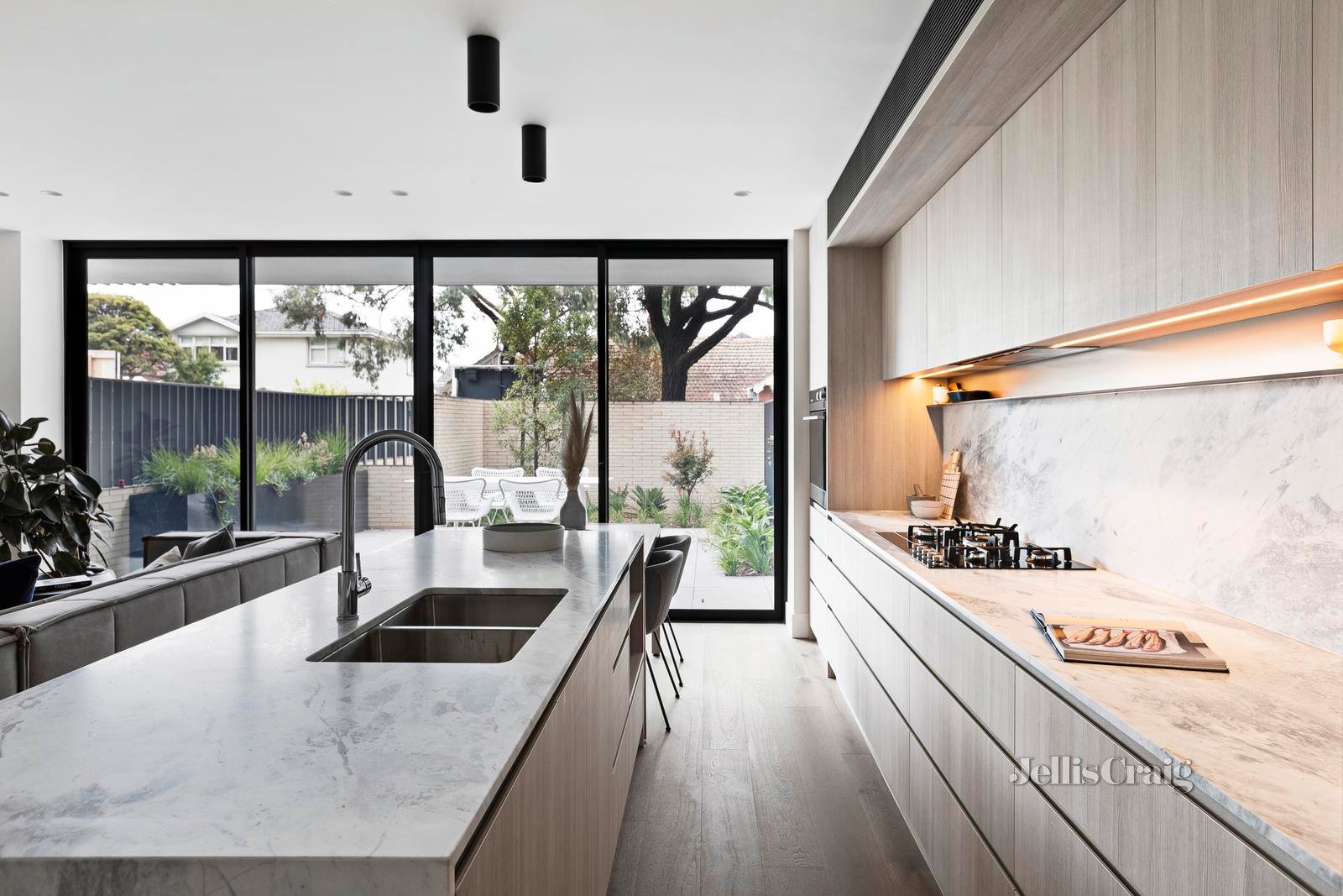 1/254 Wattletree Road, Malvern image 2
