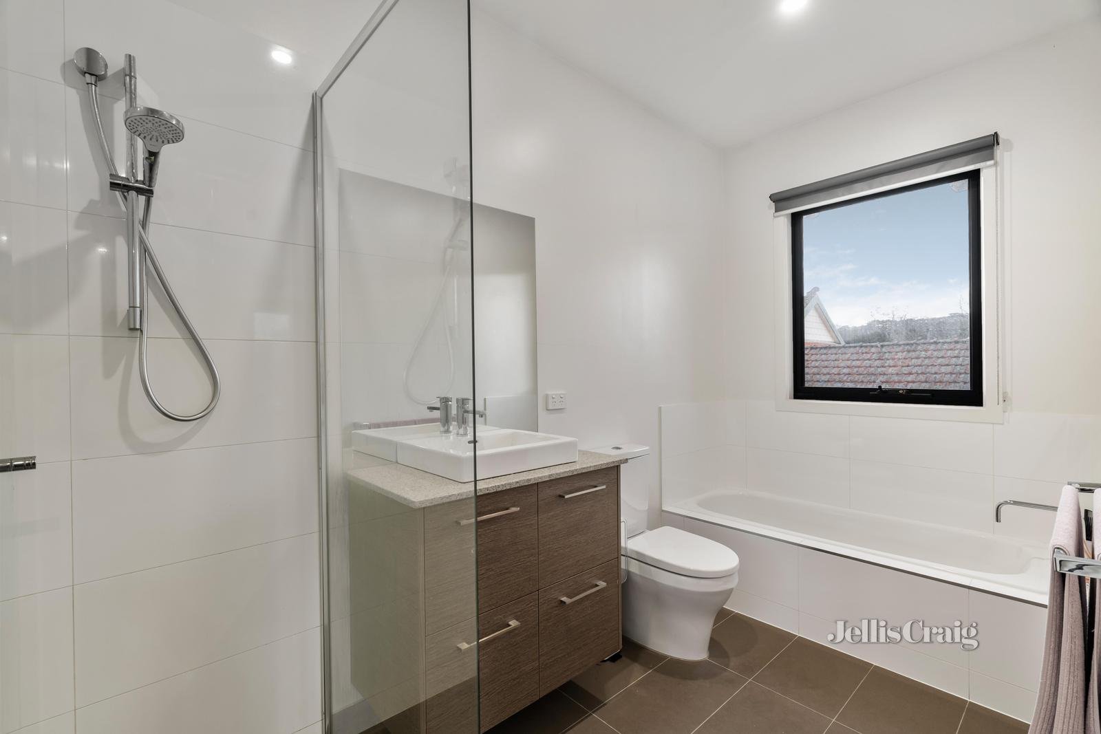 1/257 Elgar Road, Surrey&nbsp;Hills image 8