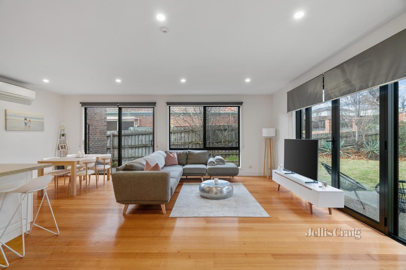 1/257 Elgar Road, Surrey Hills image 2