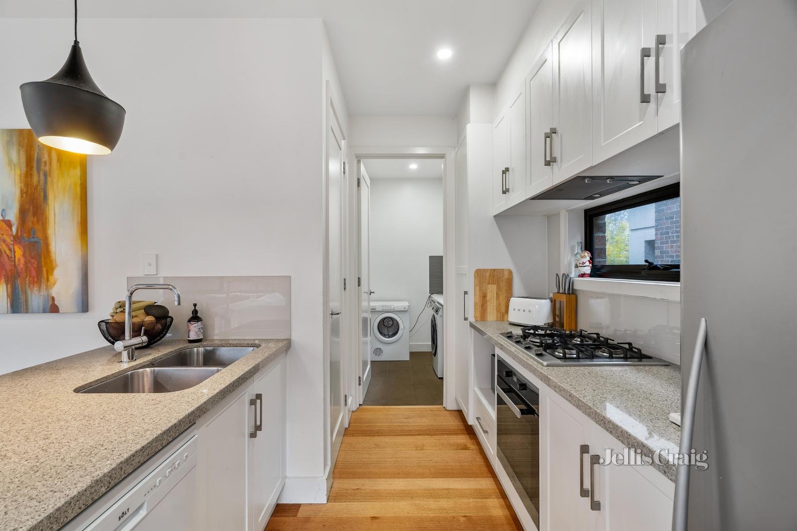 1/257 Elgar Road, Surrey Hills image 4