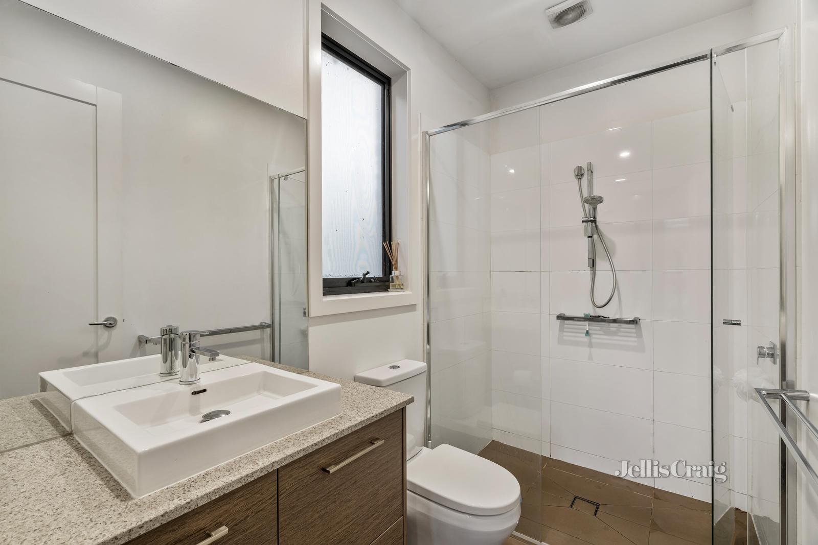 1/257 Elgar Road, Surrey Hills image 6
