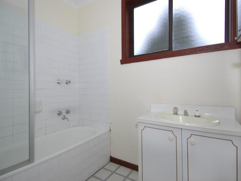 1/26 Autumn Street, Belmont image 6