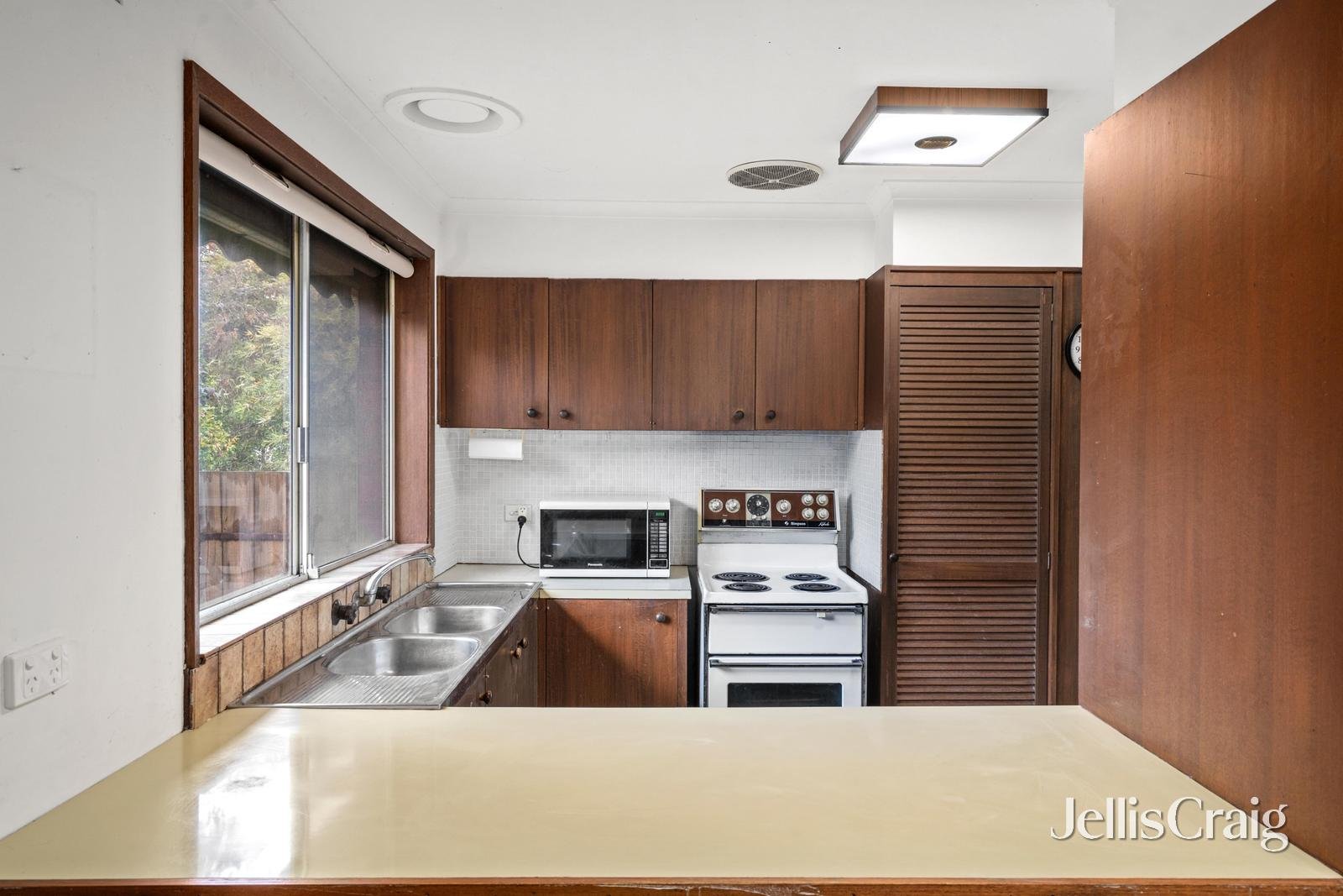126 Capital Avenue, Glen Waverley image 5