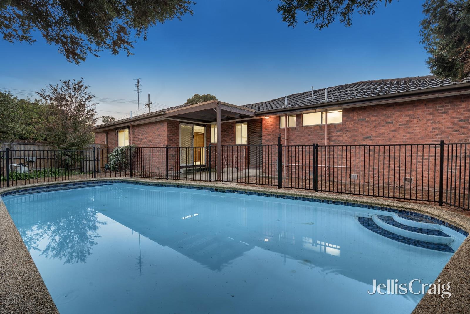 126 Capital Avenue, Glen Waverley image 12