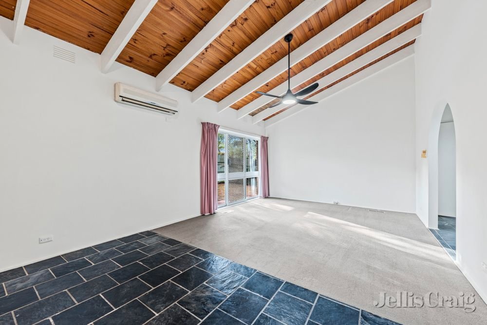 1/26 Fernside Avenue, Briar Hill image 2