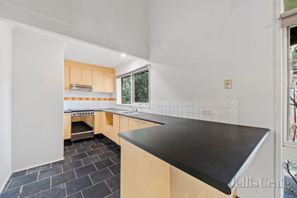 1/26 Fernside Avenue, Briar Hill image 3