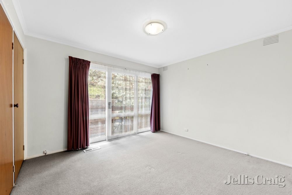 1/26 Fernside Avenue, Briar Hill image 4