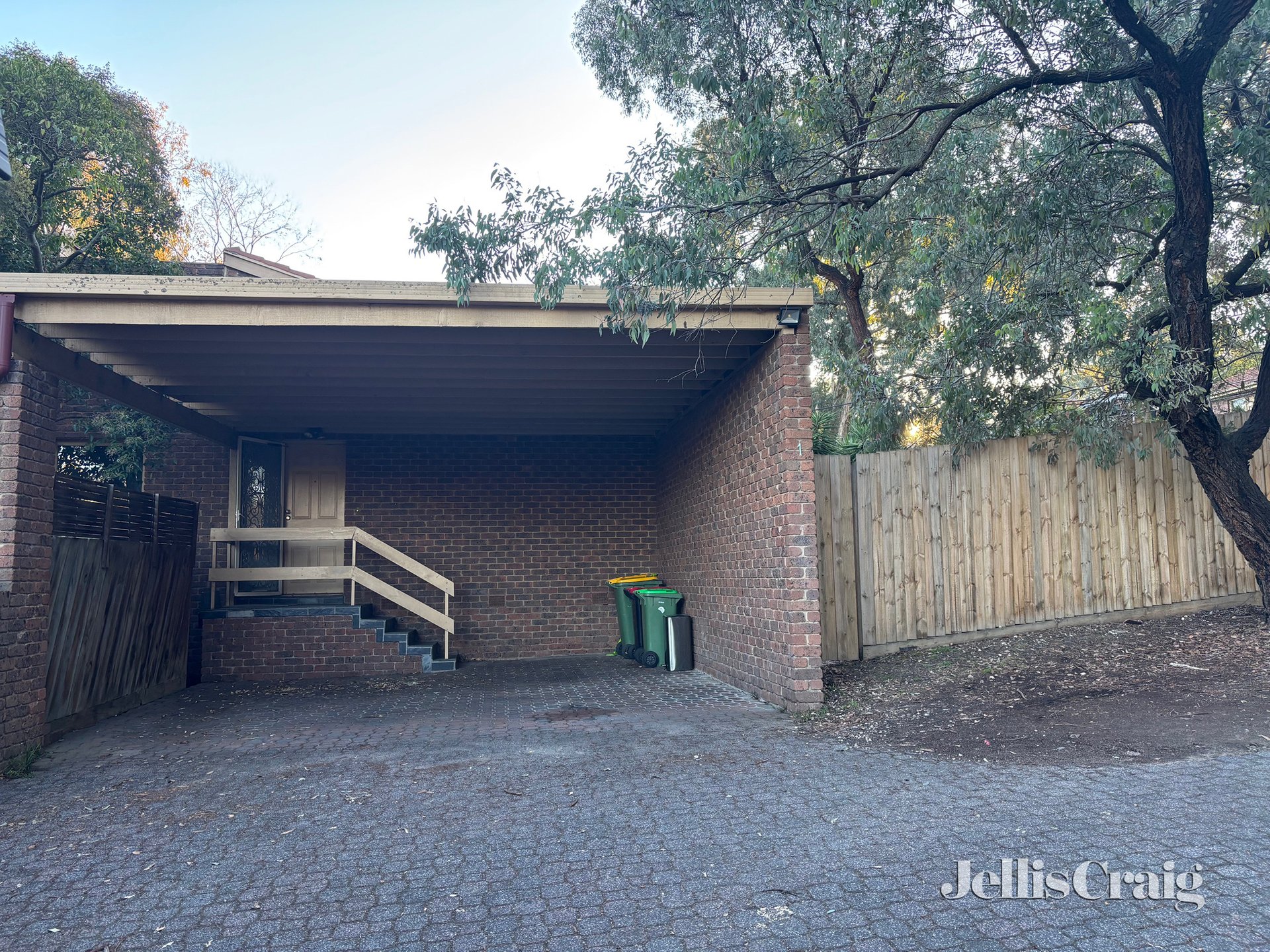 1/26 Fernside Avenue, Briar Hill image 7