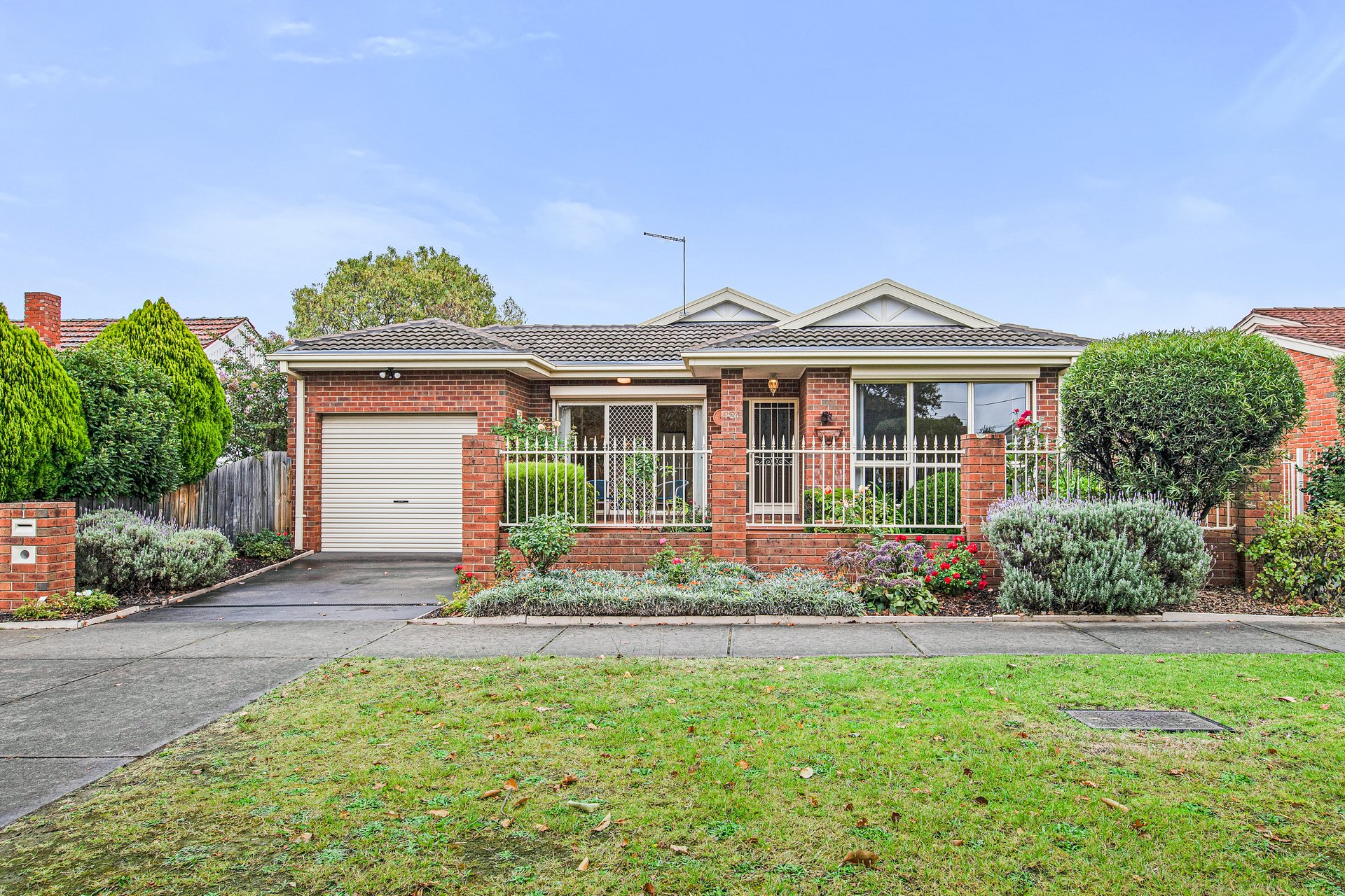 1/26 Grenfell Road, Mount Waverley image 1