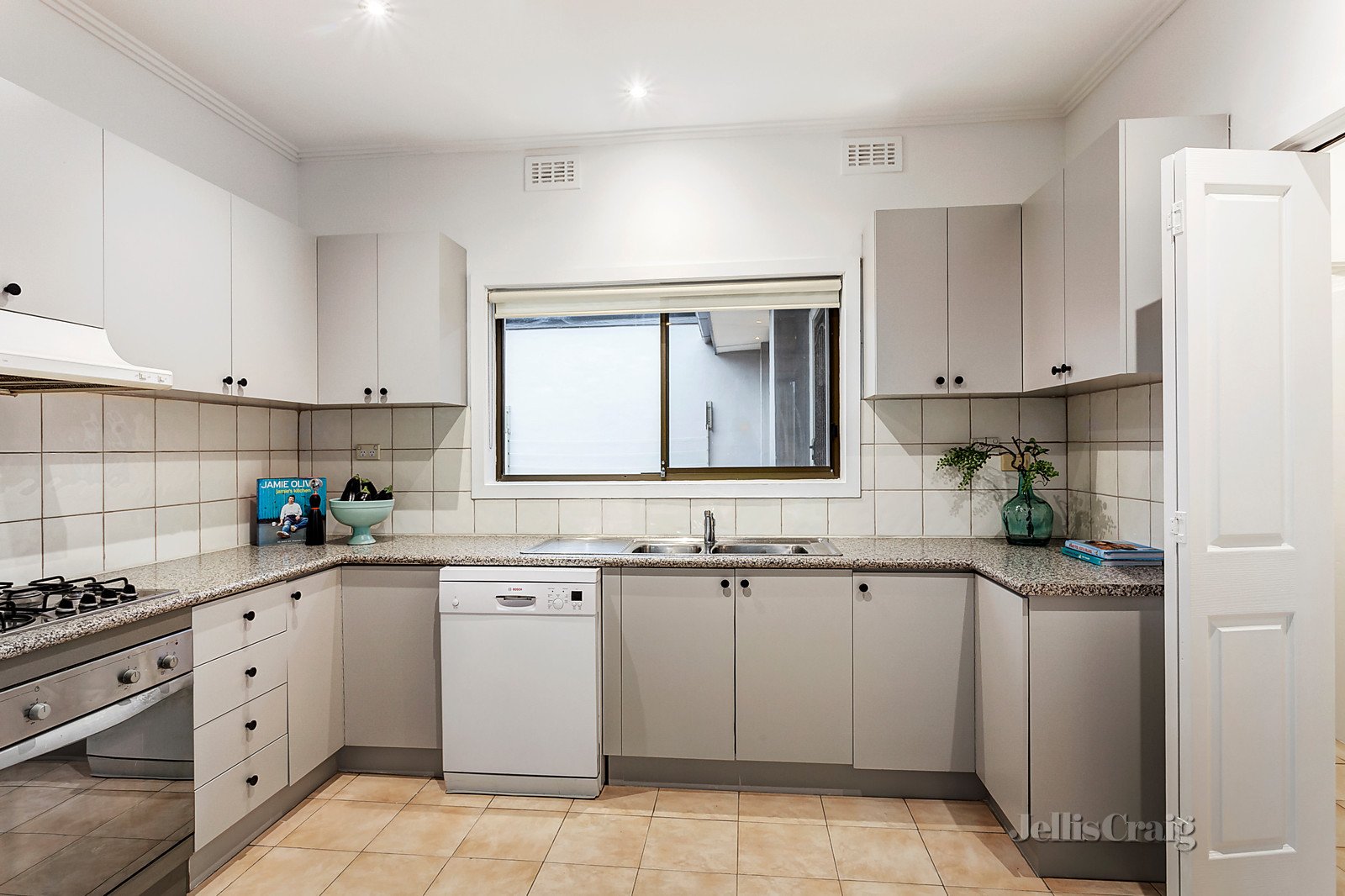 1/26 Manuka Street, Bentleigh East image 3