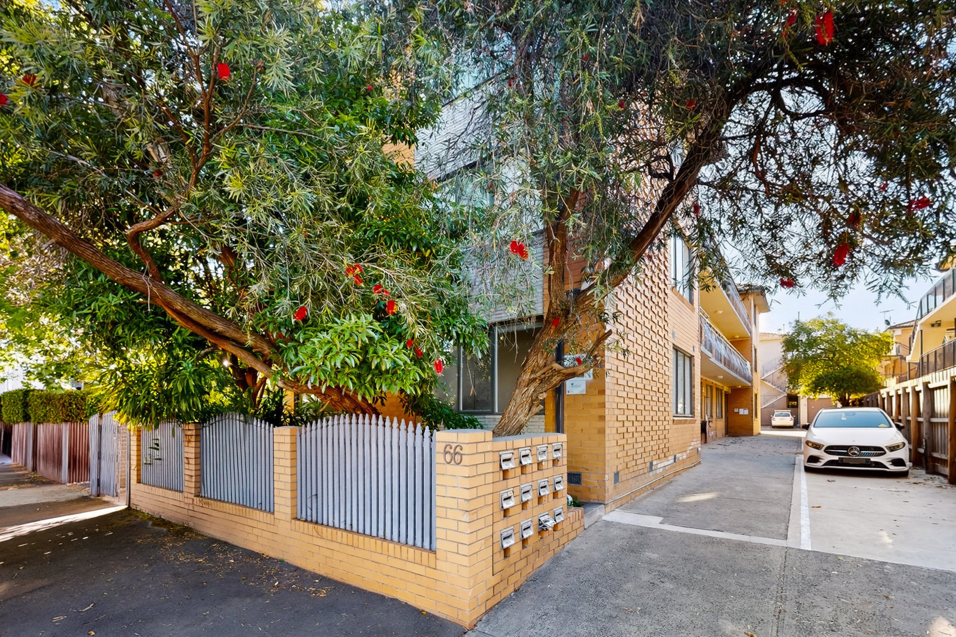 12/66 Foam Street, Elwood image 1