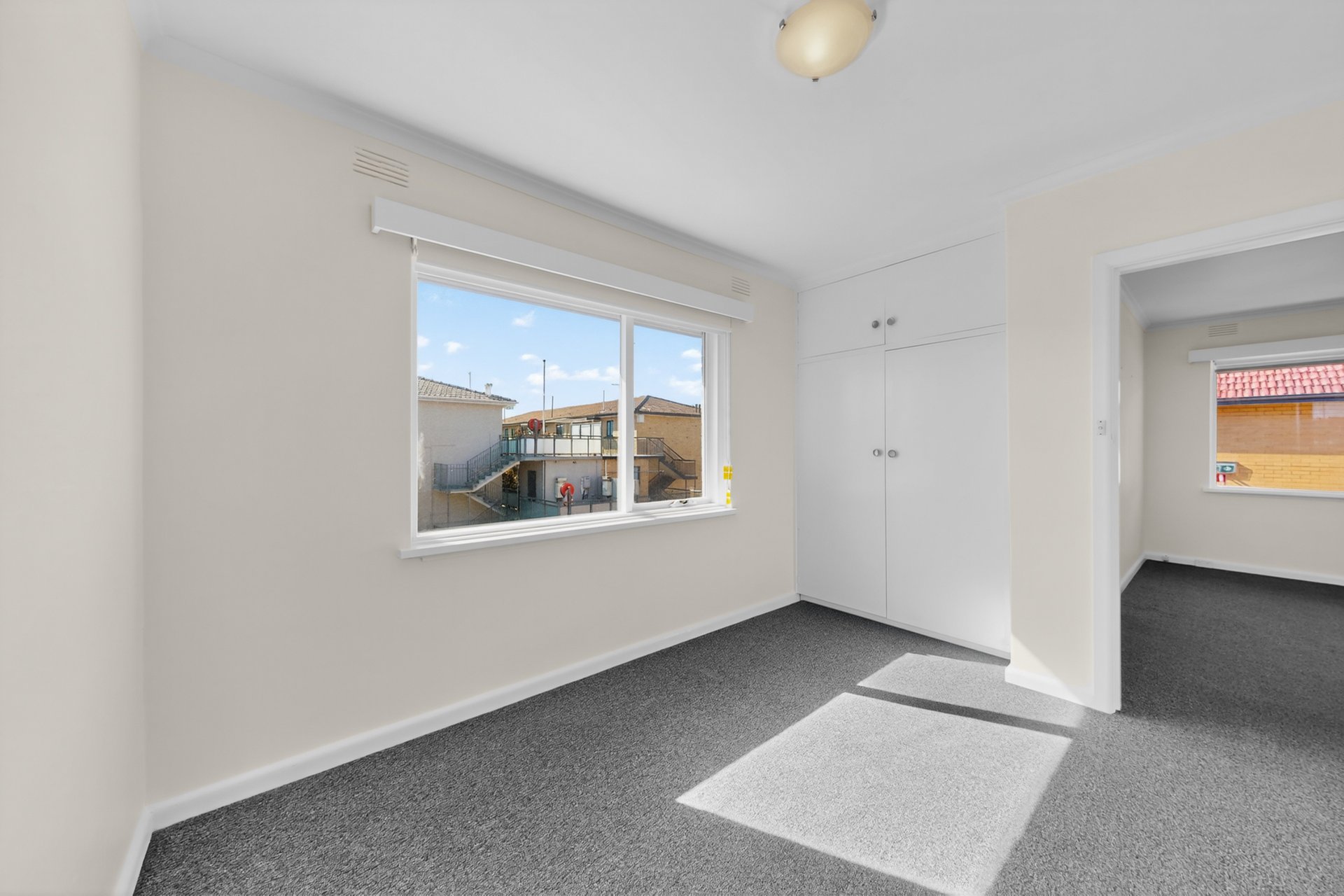 12/66 Foam Street, Elwood image 2