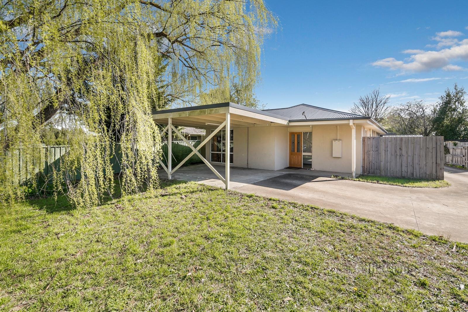 1/27 Anslow Street, Woodend image 1