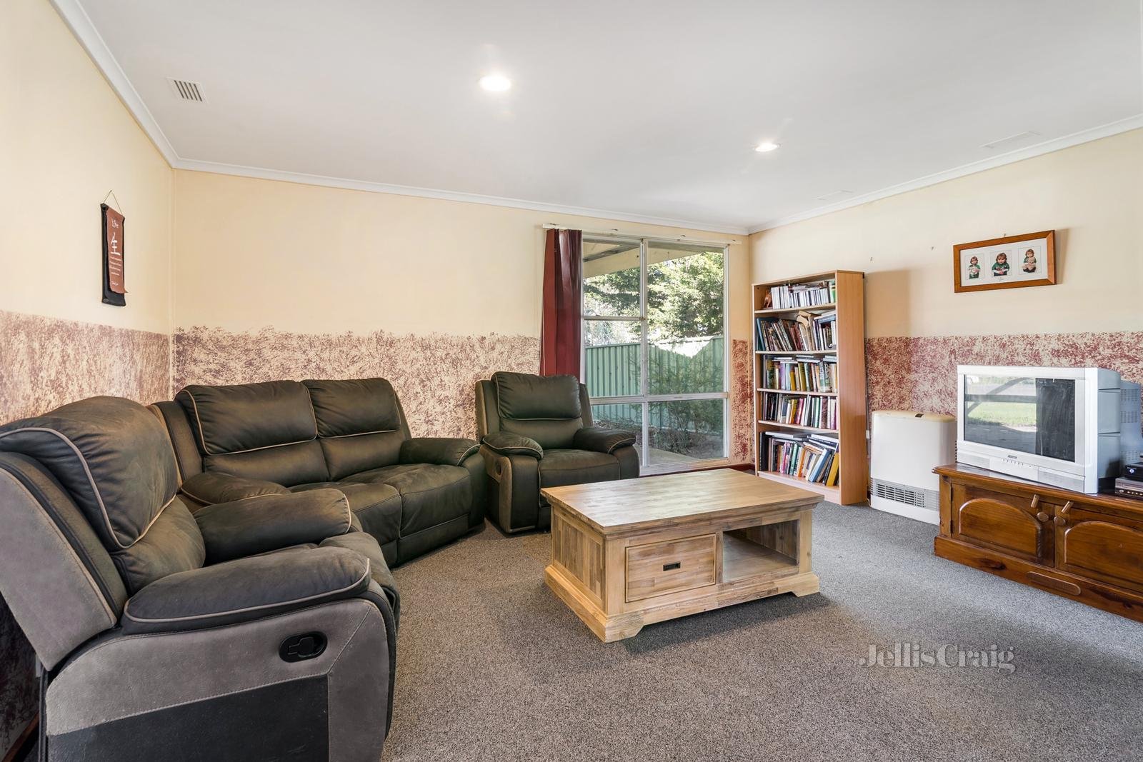 1/27 Anslow Street, Woodend image 3