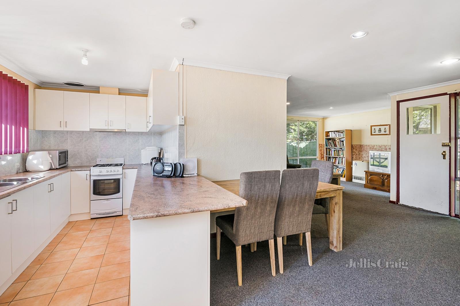 1/27 Anslow Street, Woodend image 5