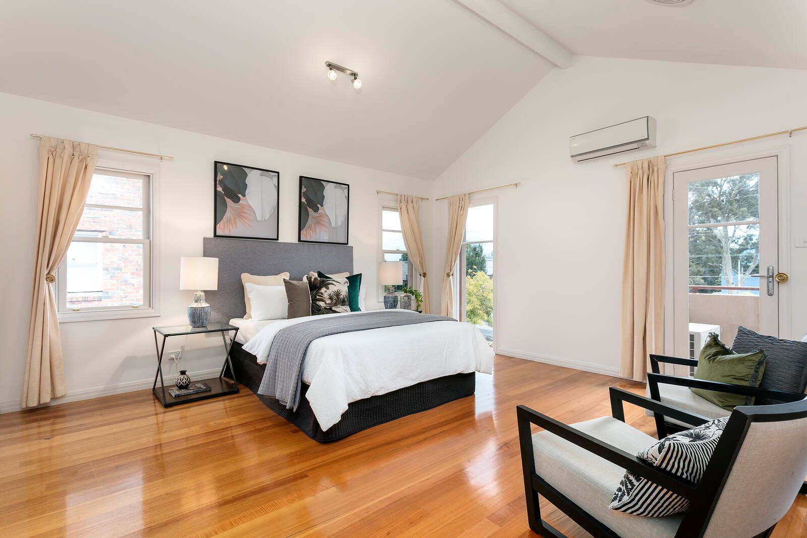 Property Gallery Thumbnail 11