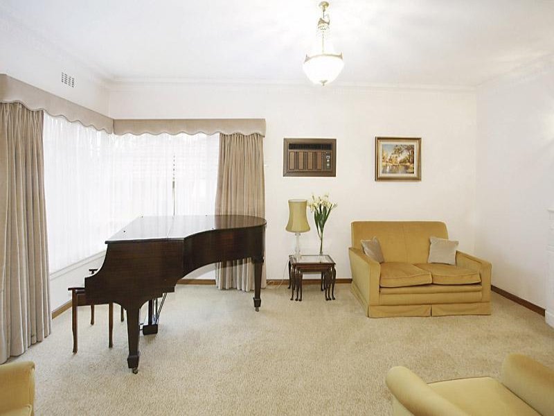 127 Mountain View Road, Balwyn North image 2