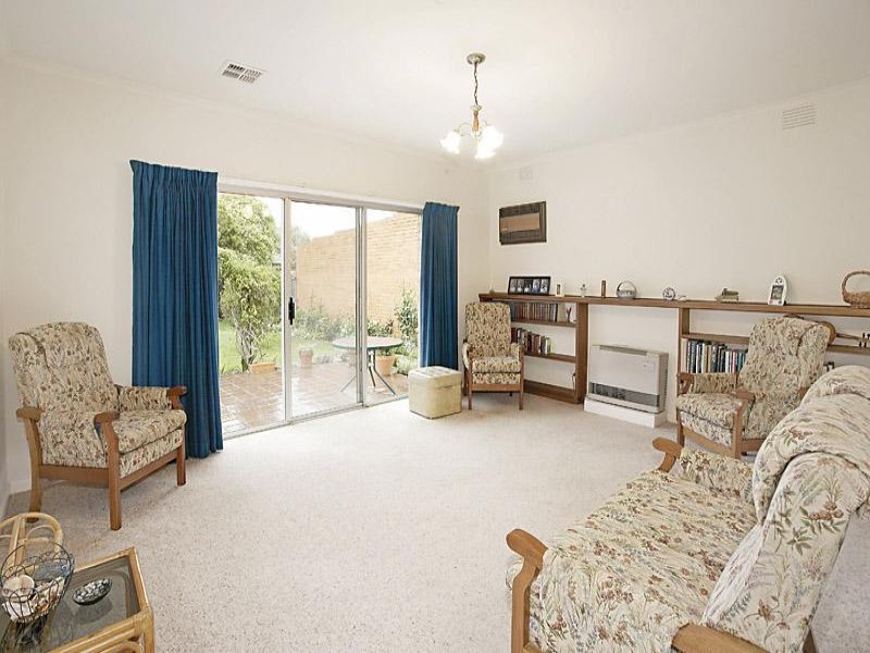 127 Mountain View Road, Balwyn North image 3
