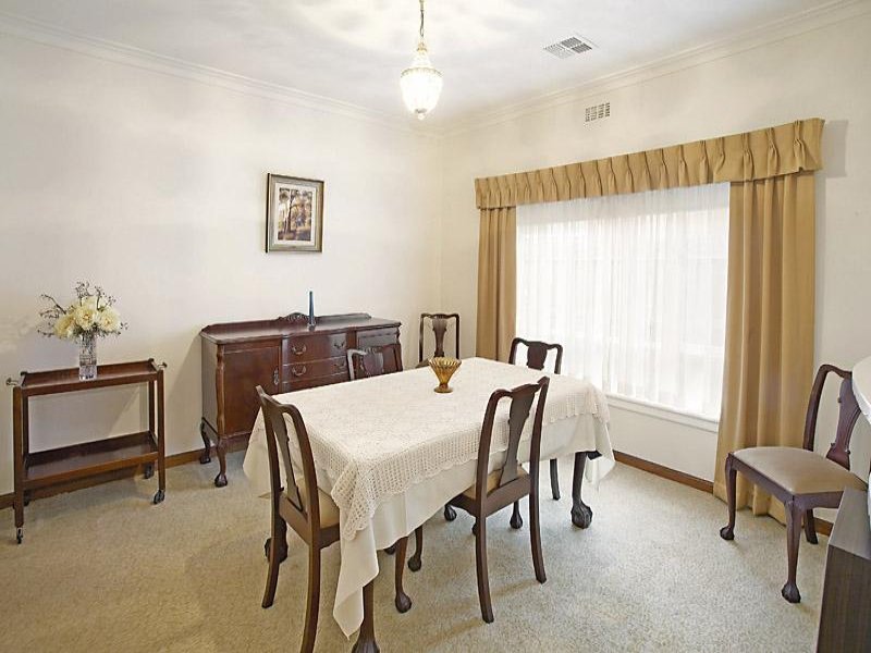 127 Mountain View Road, Balwyn North image 4