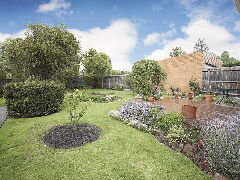 127 Mountain View Road, Balwyn North image 6