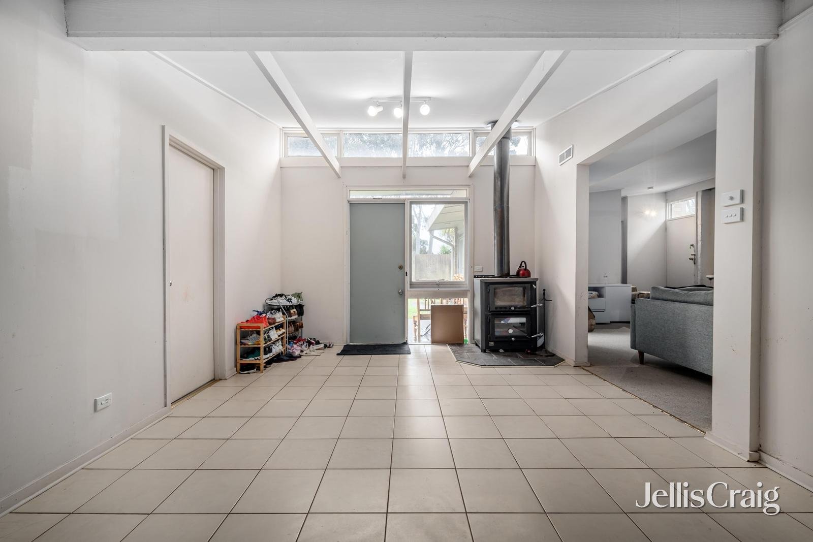 127 Springvale Road, Glen Waverley image 2